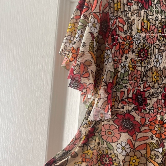 COLORFUL FLORAL SHIRT! - Picture 4 of 5